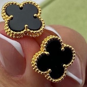 18 K Gold Four-Leaf Clover Onyx Earrings